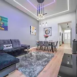 Exclusive Downtown Apartment With Ac