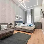 Exclusive Downtown Apartment With Ac