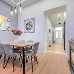Exclusive Downtown Apartment With Ac