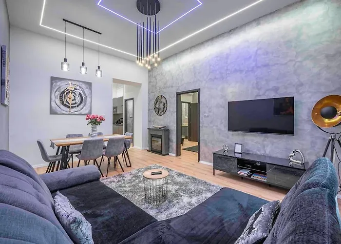 Exclusive Downtown Apartment With Ac