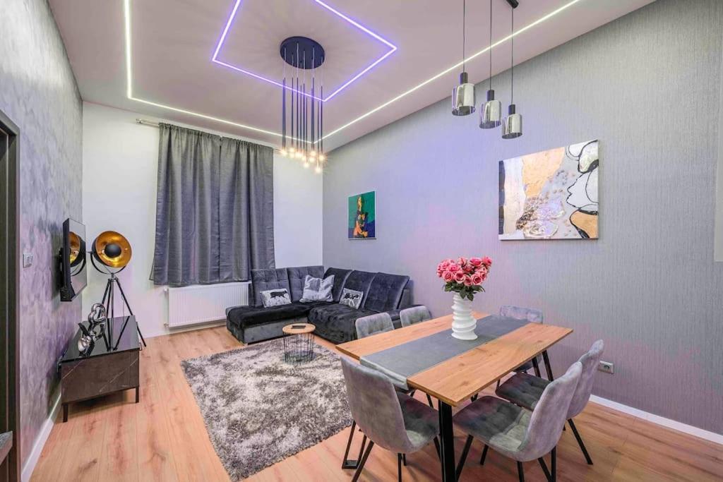 Exclusive Downtown With Ac Apartment